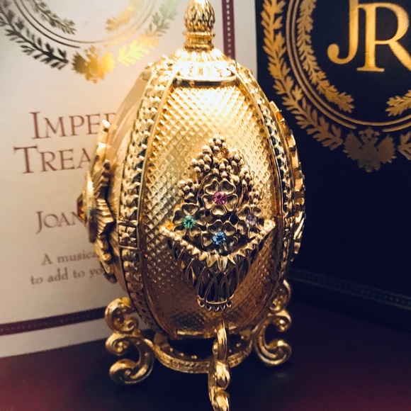 Joan Rivers Imperial Treasures “The Four Seasons Egg” - Picture 4 of 6